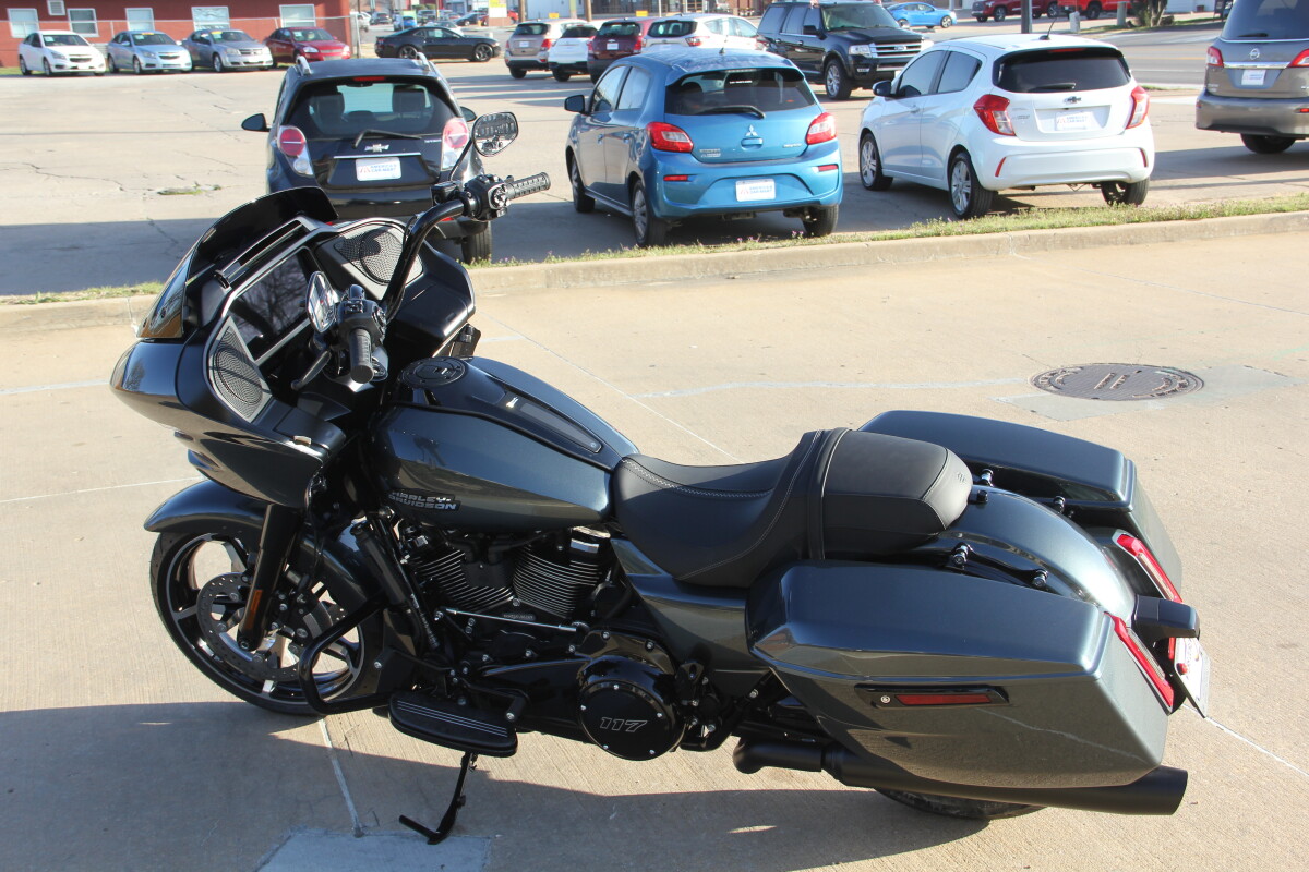 2025 Harley-Davidson Road Glide Iron Horse Metallic - Black Finish - Photo 7