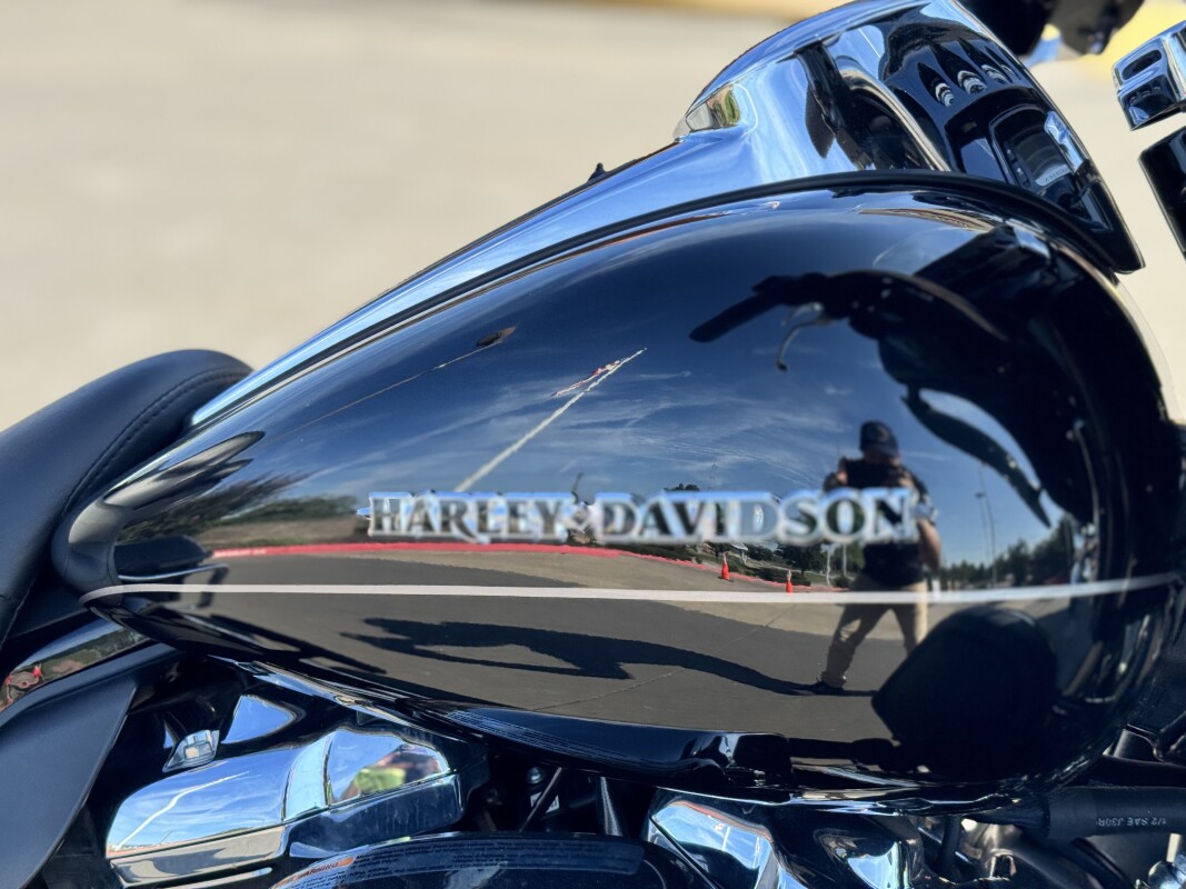 2017 Harley-Davidson Ultra Limited FLHTK Black Hills Gold/Black Quartz 656040 - Photo 9