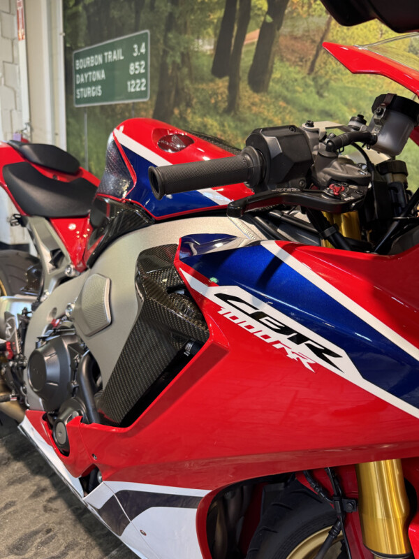 2017 Honda CBR1000RR SP - Photo 2