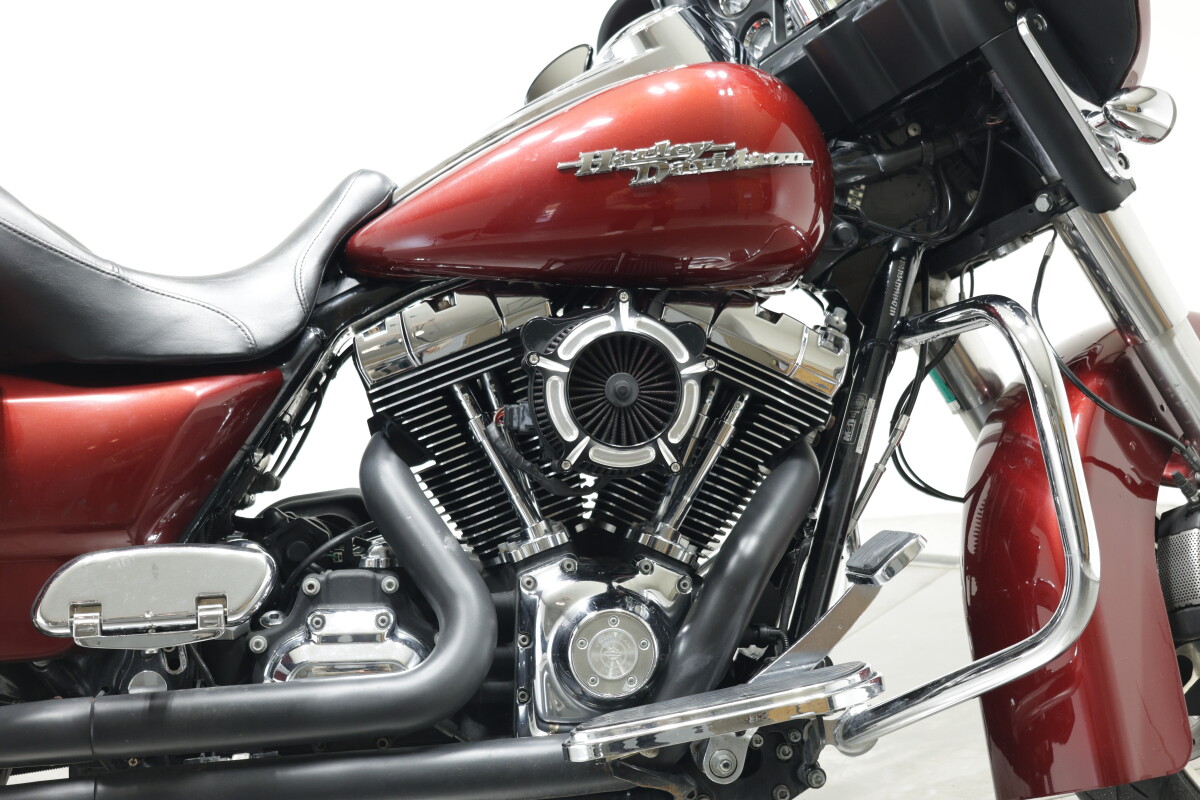 2009 HARLEY-DAVIDSON FLHX STREET GLIDE in RED HOT SUNGLO with 33670 miles - Photo 4