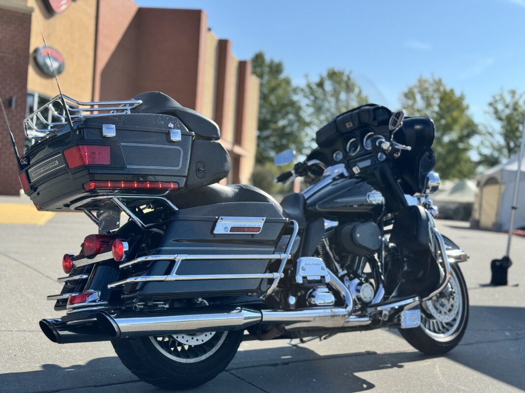 2010 Harley-Davidson Electra Glide Ultra Classic FLHTCU BLACK 626146 - Photo 3