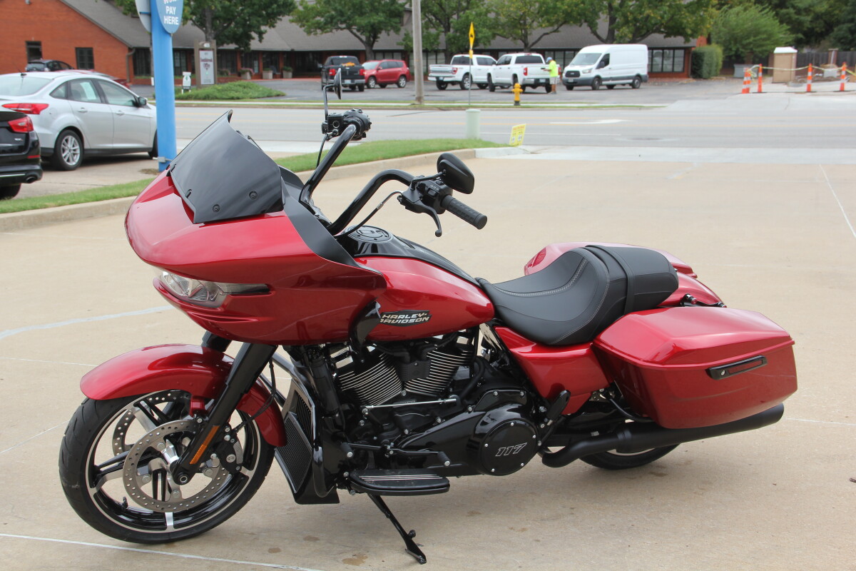 2025 Harley-Davidson Road Glide Brilliant Red - Black Finish - Photo 6