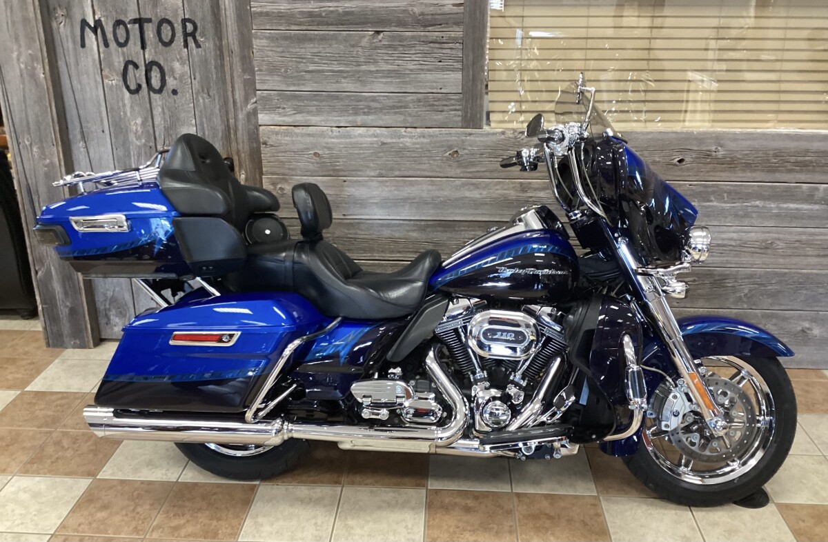 2014 Harley-Davidson CVO Electra Glide Ultra Limited Jupiter Blue and Wicket Sapphire with Dragon