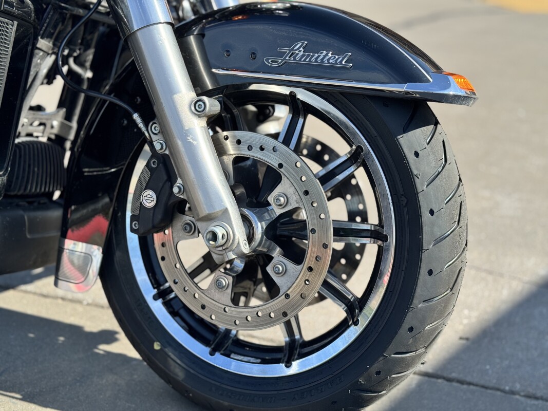 2017 Harley-Davidson Ultra Limited FLHTK Black Hills Gold/Black Quartz 656040 - Photo 8