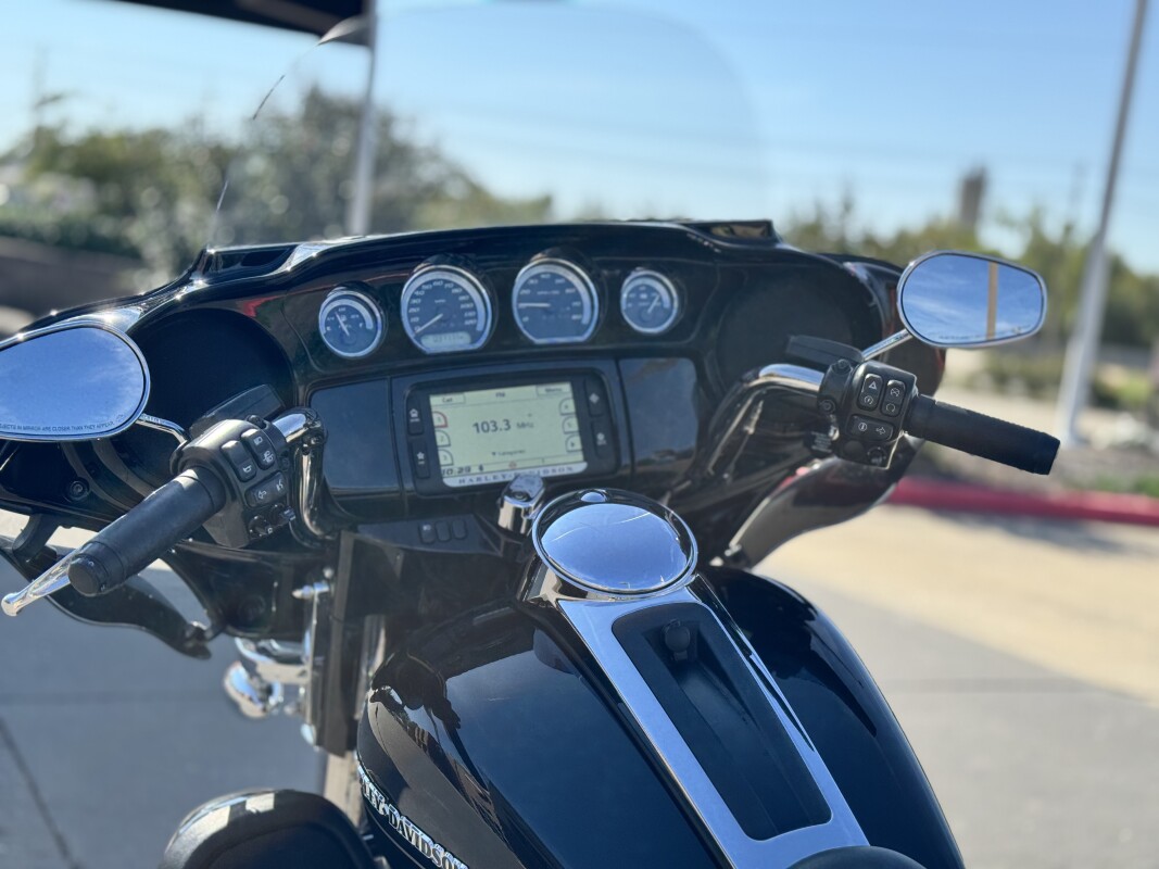 2017 Harley-Davidson Ultra Limited FLHTK Black Hills Gold/Black Quartz 656040 - Photo 6