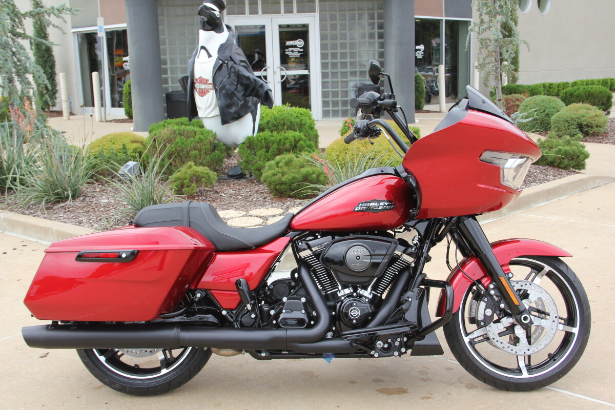 2025 Harley-Davidson Road Glide Brilliant Red - Black Finish - Photo 2