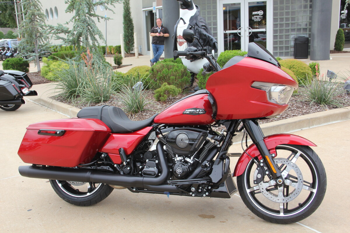 2025 Harley-Davidson Road Glide Brilliant Red - Black Finish - Photo 4