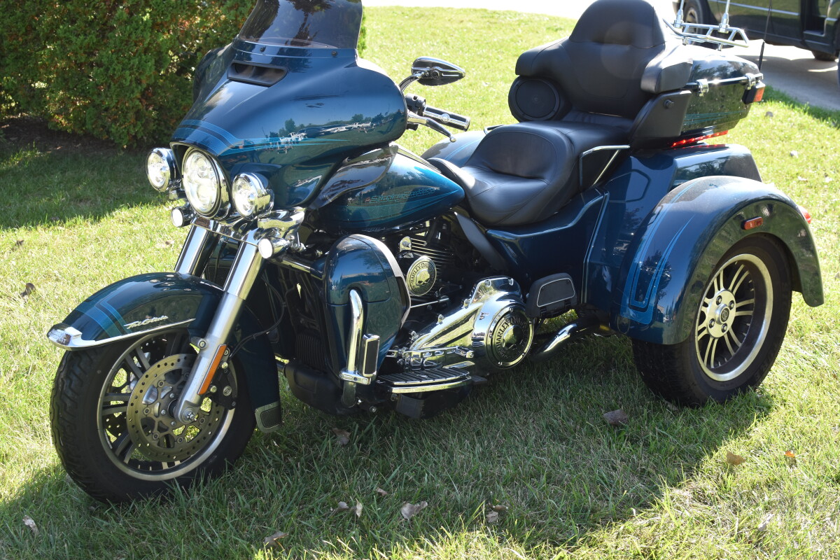Used 2020 Harley-Davidson Tri Glide Ultra FLHTCUTG - Photo 2