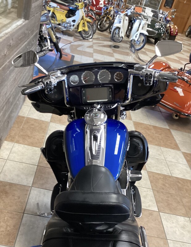 2014 Harley-Davidson CVO Electra Glide Ultra Limited Jupiter Blue and Wicket Sapphire with Dragon - Photo 4