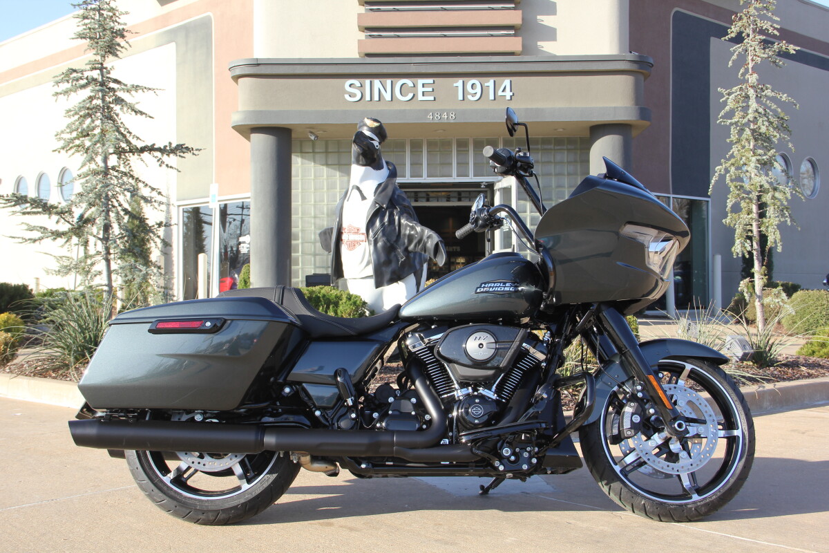 2025 Harley-Davidson Road Glide Iron Horse Metallic - Black Finish - Photo 2
