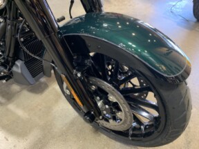 Harley-Davidson® Freewheeler® 2024 FLRT Alpine Green / Vivid Black thumb 1