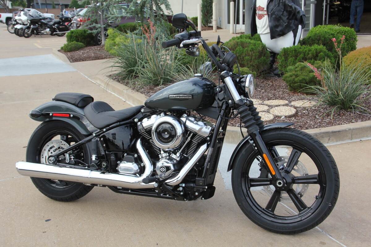 2025 Harley-Davidson Street Bob Iron Horse Metallic w/Cast Wheels - Photo 4