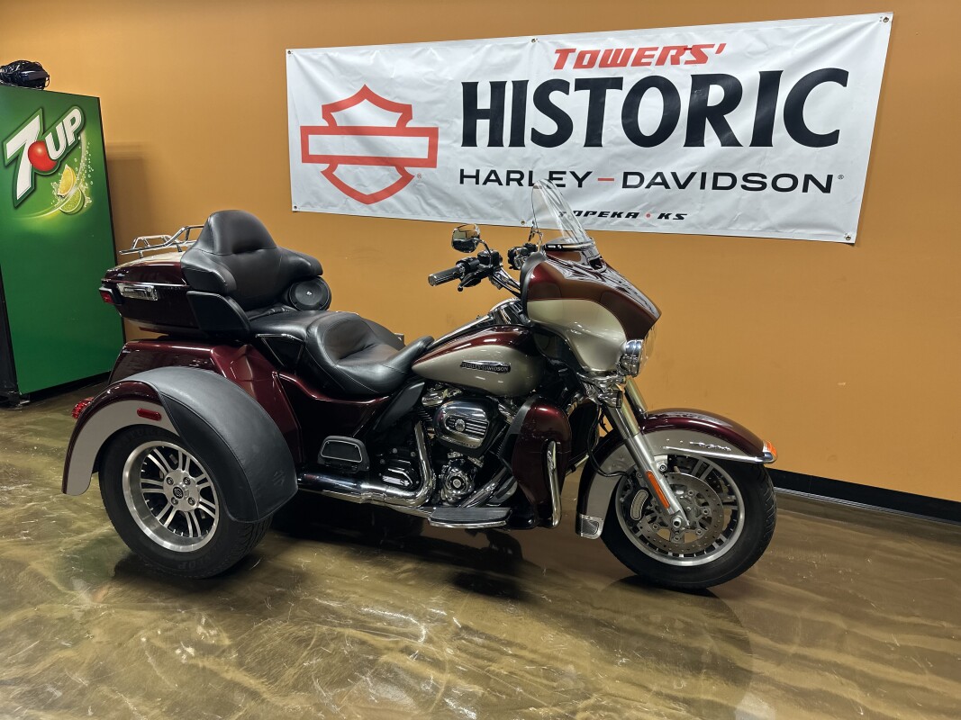 FLHTCUTG 2018 Tri Glide Ultra - Photo 6
