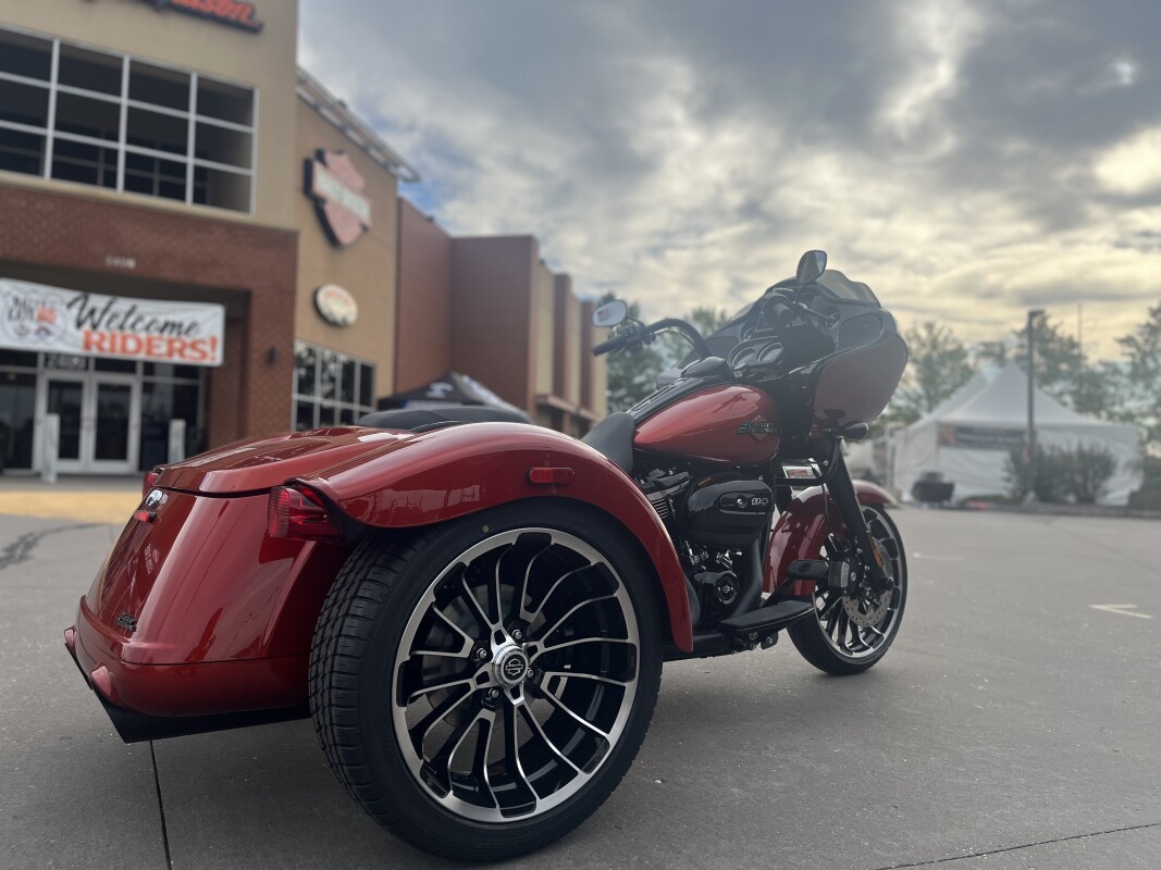 2025 Harley-Davidson Road Glide 3 FLTRT WHSKEY FIRSTORM - Photo 3