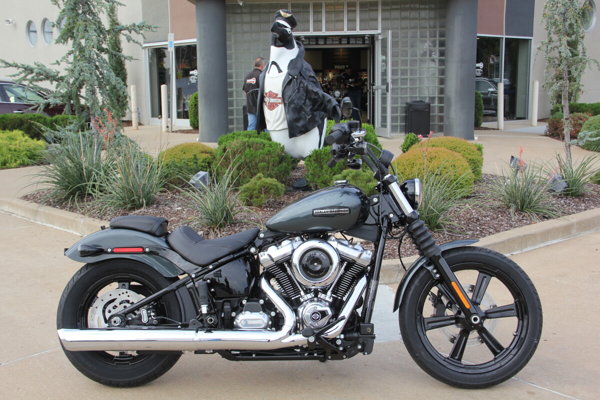 2025 Harley-Davidson Street Bob Iron Horse Metallic w/Cast Wheels - Photo 2