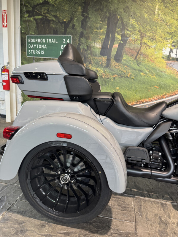 2025 Harley-Davidson Tri Glide Ultra - Photo 5