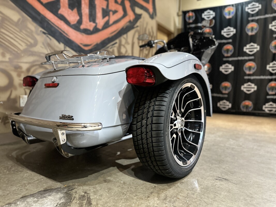 FLTRT 2025 Road Glide 3 - Photo 3