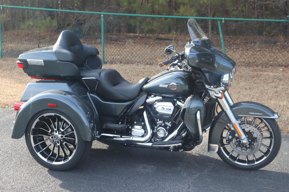 2025 Harley-Davidson Tri Glide Ultra FLHTCUTG - Photo 2