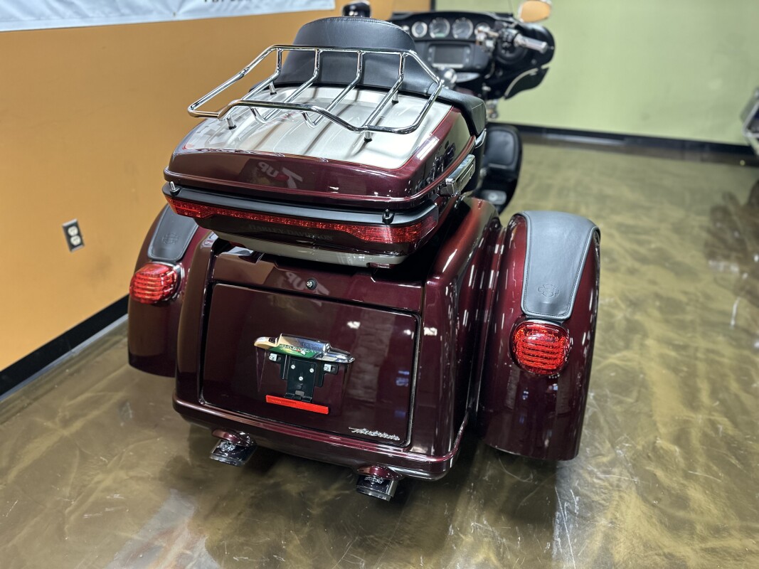 FLHTCUTG 2018 Tri Glide Ultra - Photo 9