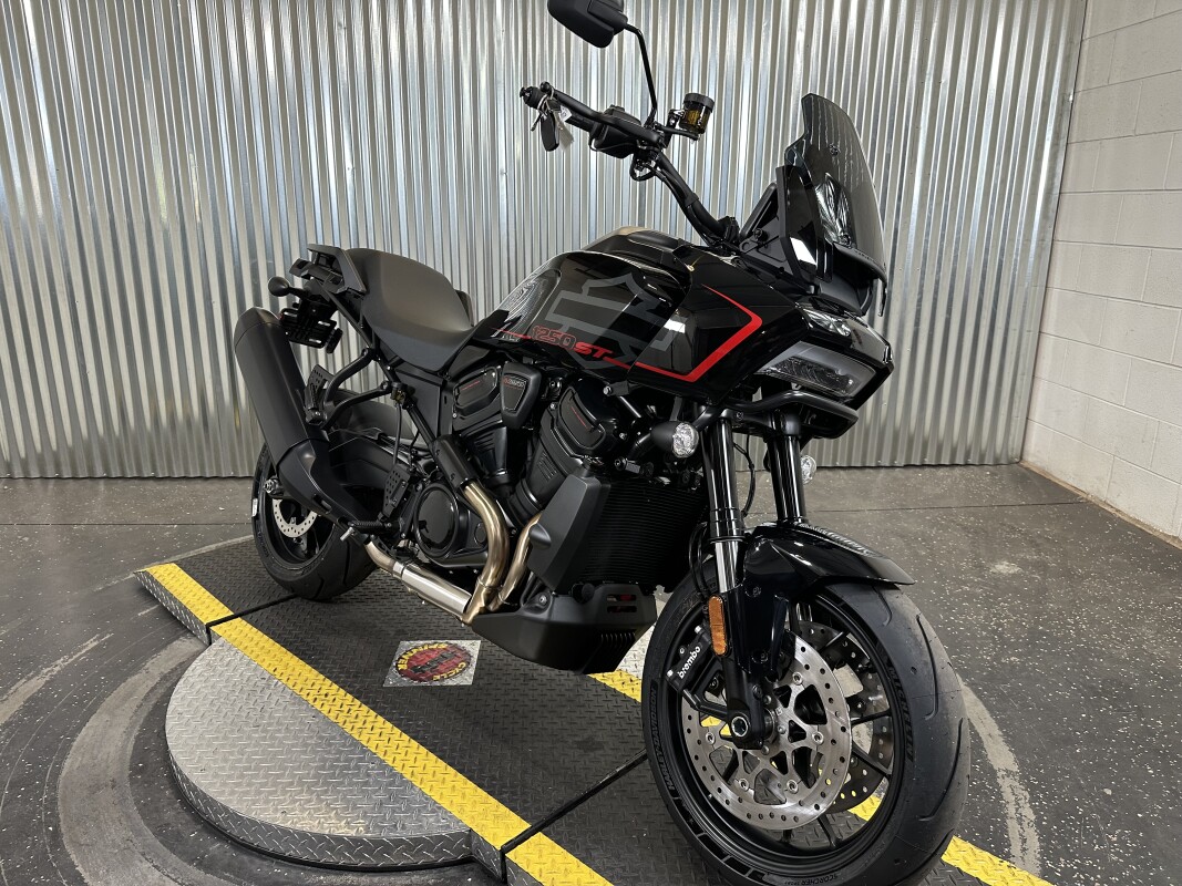 2025 Harley-Davidson Pan America 1250 ST Vivid Black - Photo 2