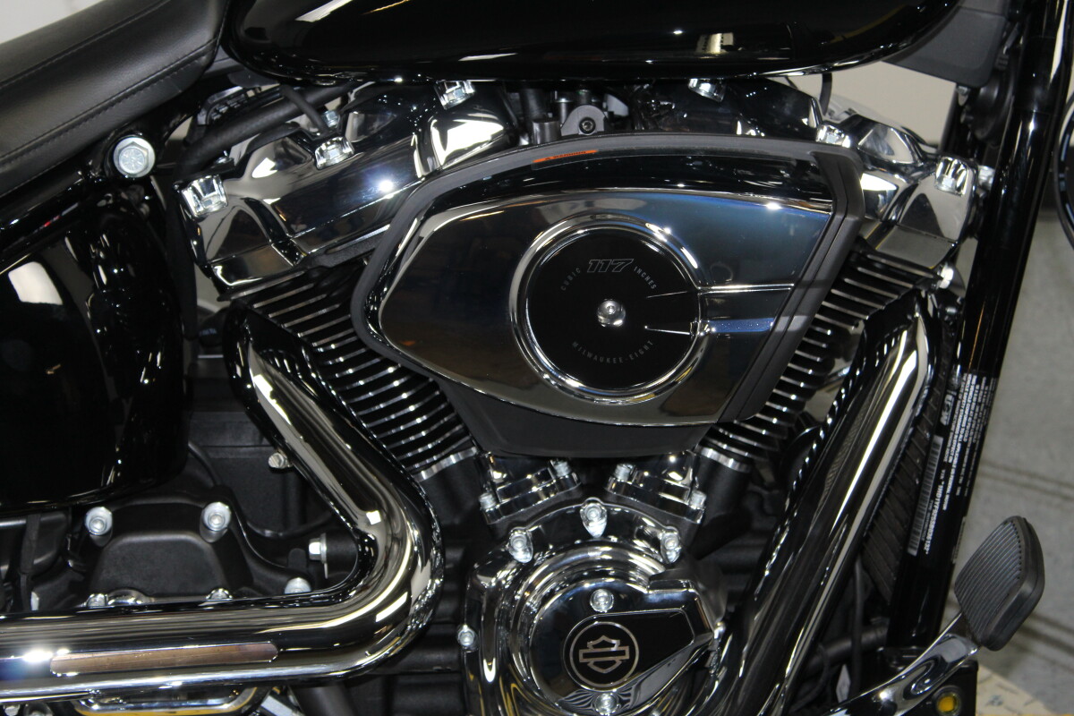 Harley-Davidson Fat Boy 2025 FLFB 84649389 VIVID BLACK W/ PINSTRIPE - Photo 10