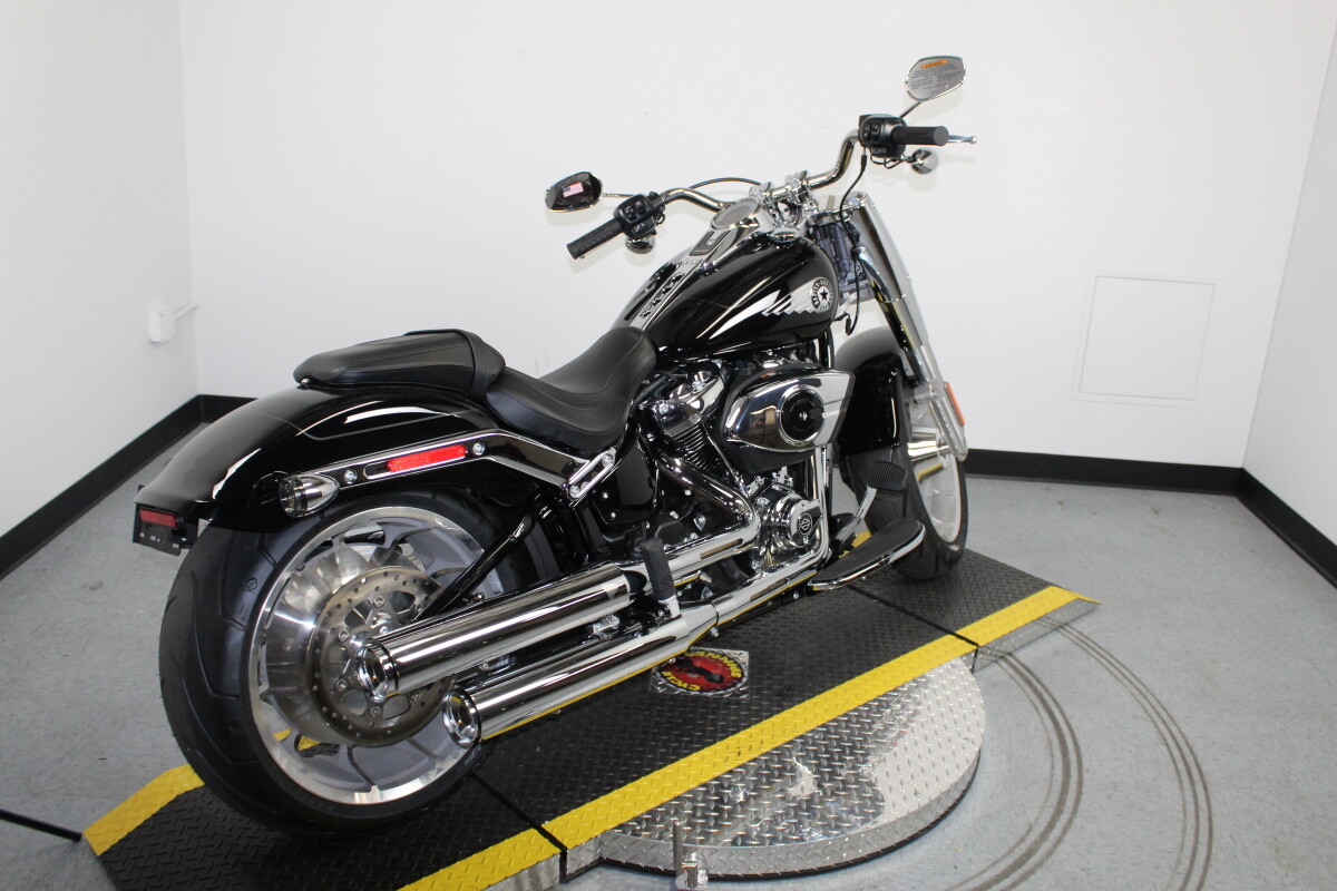Harley-Davidson Fat Boy 2025 FLFB 84649389 VIVID BLACK W/ PINSTRIPE - Photo 9