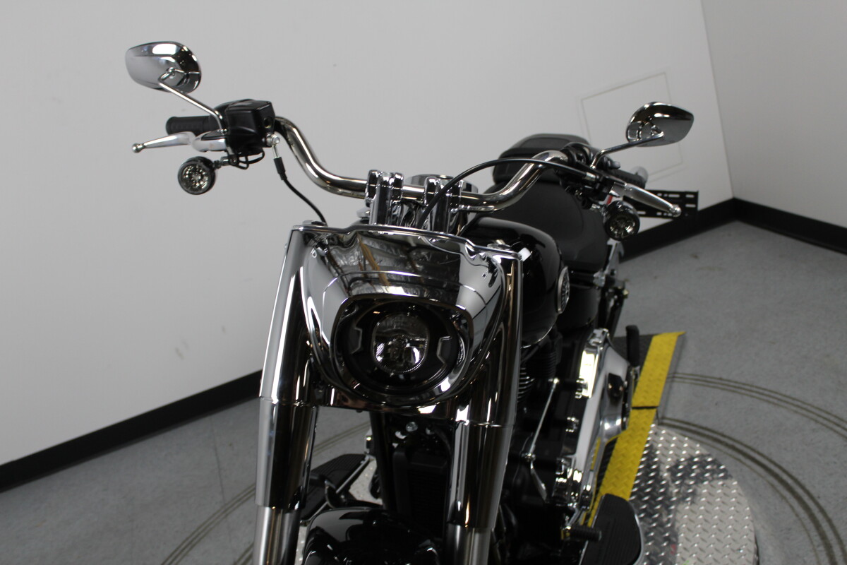 Harley-Davidson Fat Boy 2025 FLFB 84649389 VIVID BLACK W/ PINSTRIPE - Photo 5