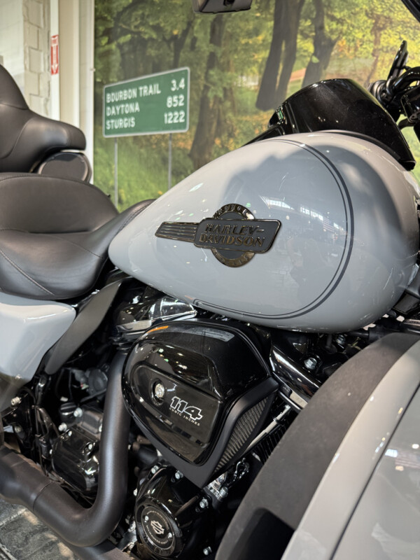 2025 Harley-Davidson Tri Glide Ultra - Photo 2