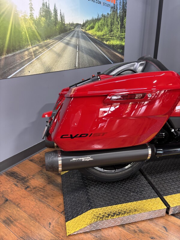 2025 Harley-Davidson CVO Road Glide ST RALLY RED - Photo 5