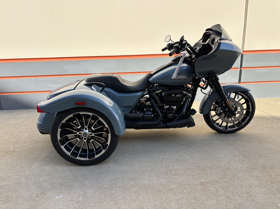 2024 Harley-Davidson Road Glide 3 SHARKSKIN BO - Photo 3