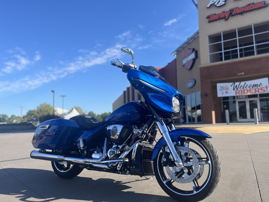 2025 Harley-Davidson Street Glide FLHX Blue Flame Custom paint - Photo 2