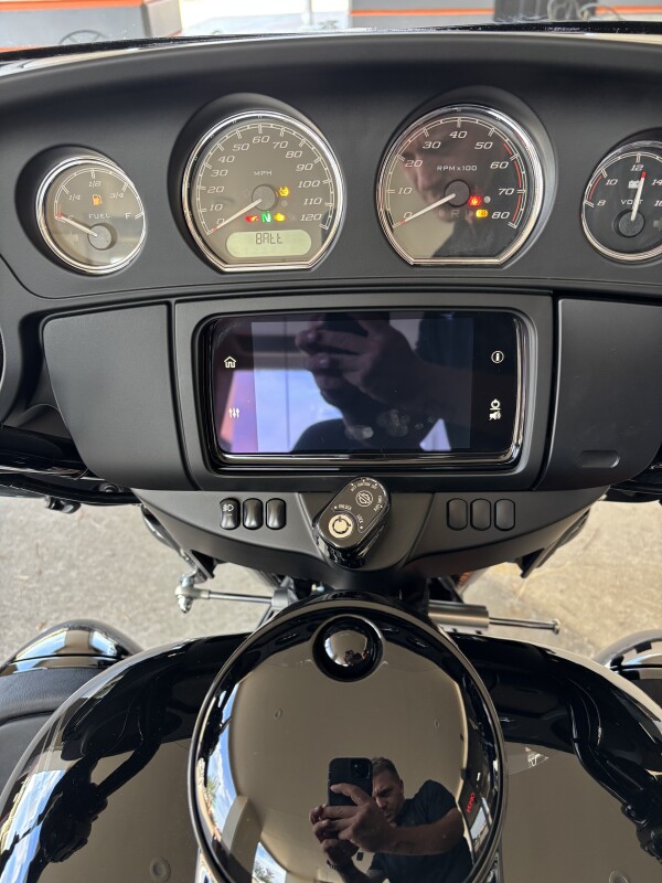2025 Harley-Davidson Tri Glide Ultra VIVID BLACK W/ PINSTRIPE - Photo 7