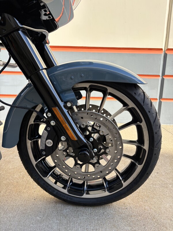 2024 Harley-Davidson Road Glide 3 SHARKSKIN BO - Photo 4
