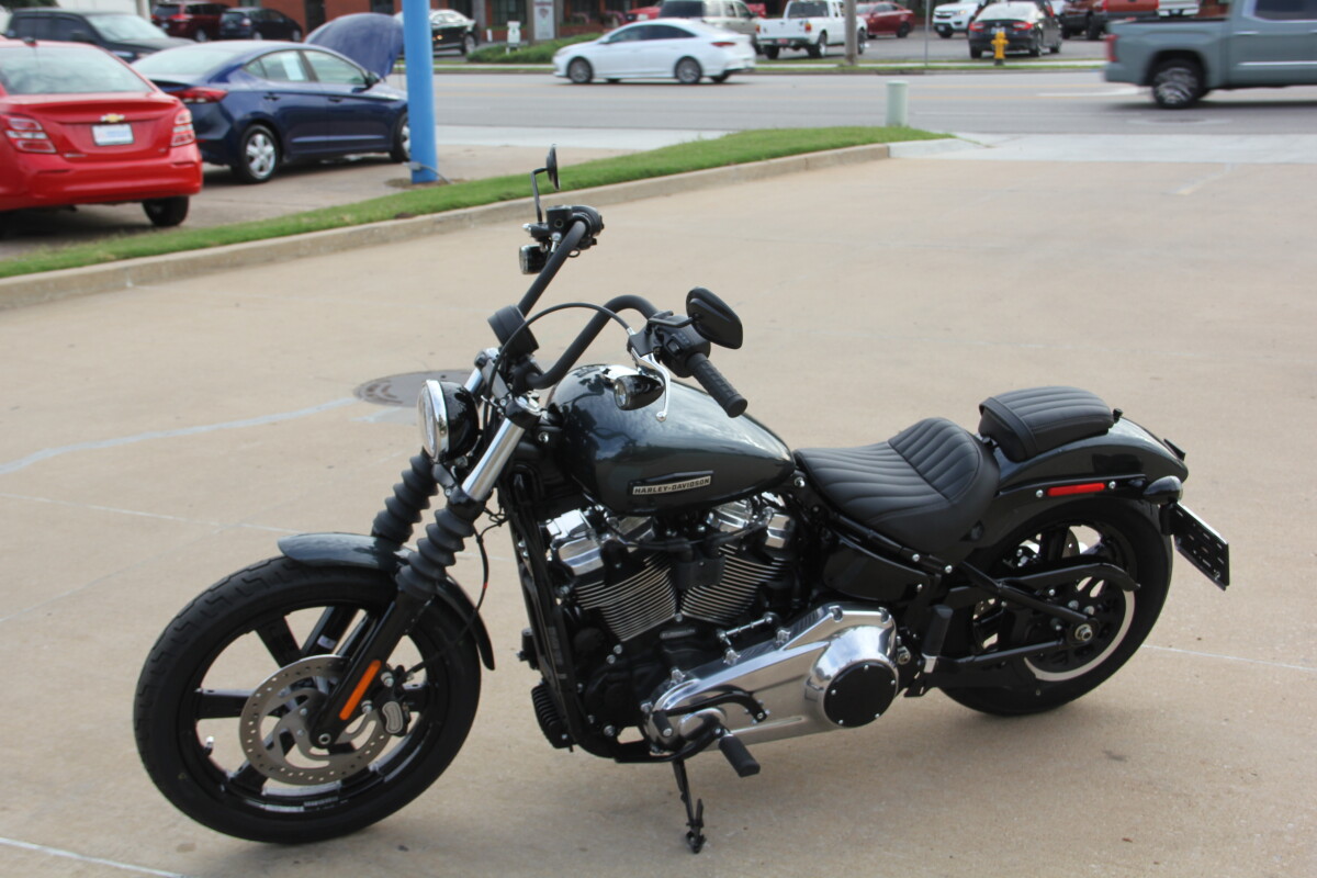 2025 Harley-Davidson Street Bob Iron Horse Metallic w/Cast Wheels - Photo 6