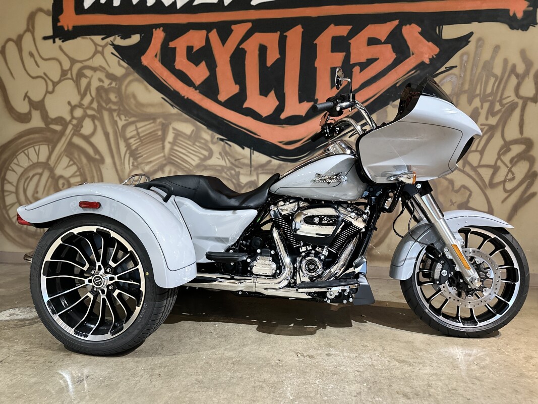 FLTRT 2025 Road Glide 3