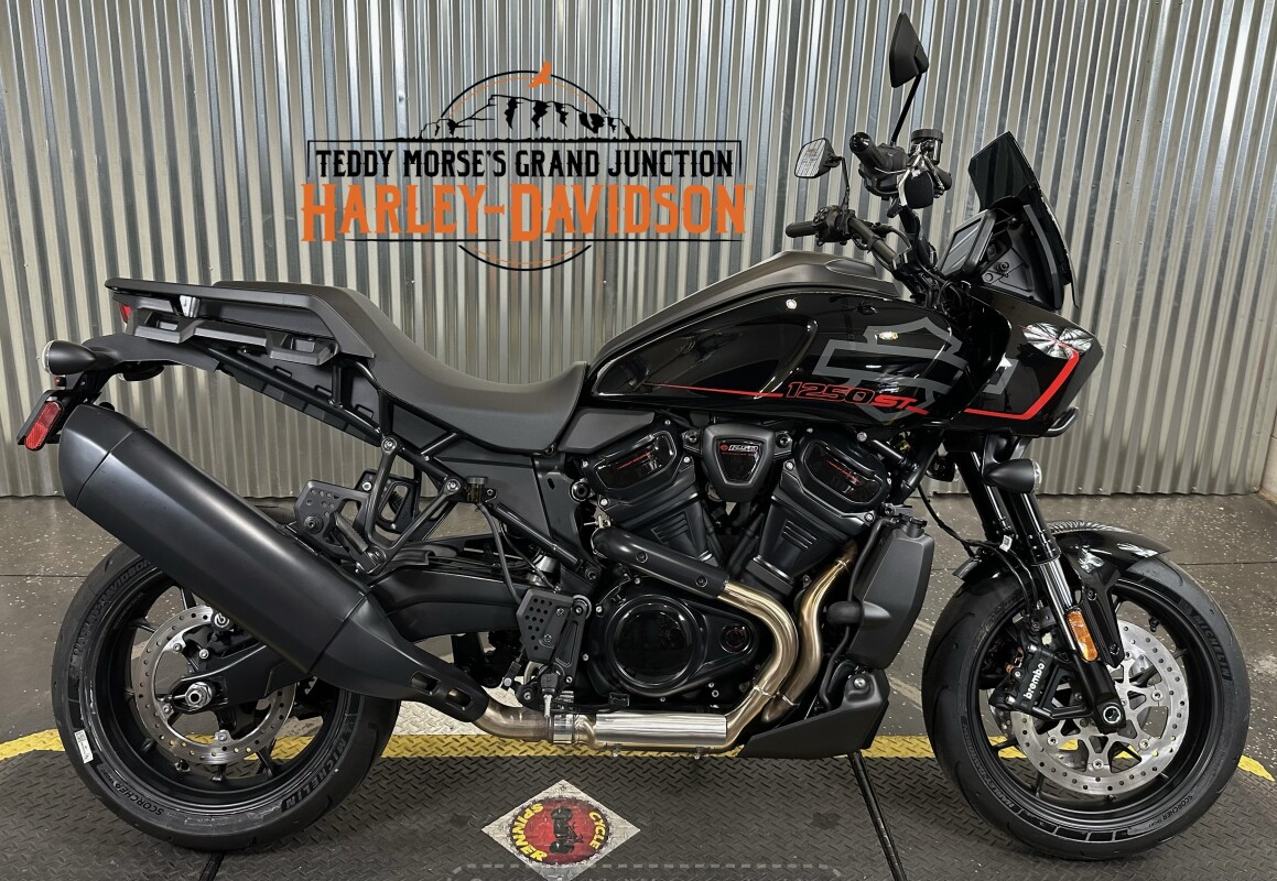 2025 Harley-Davidson Pan America 1250 ST Vivid Black