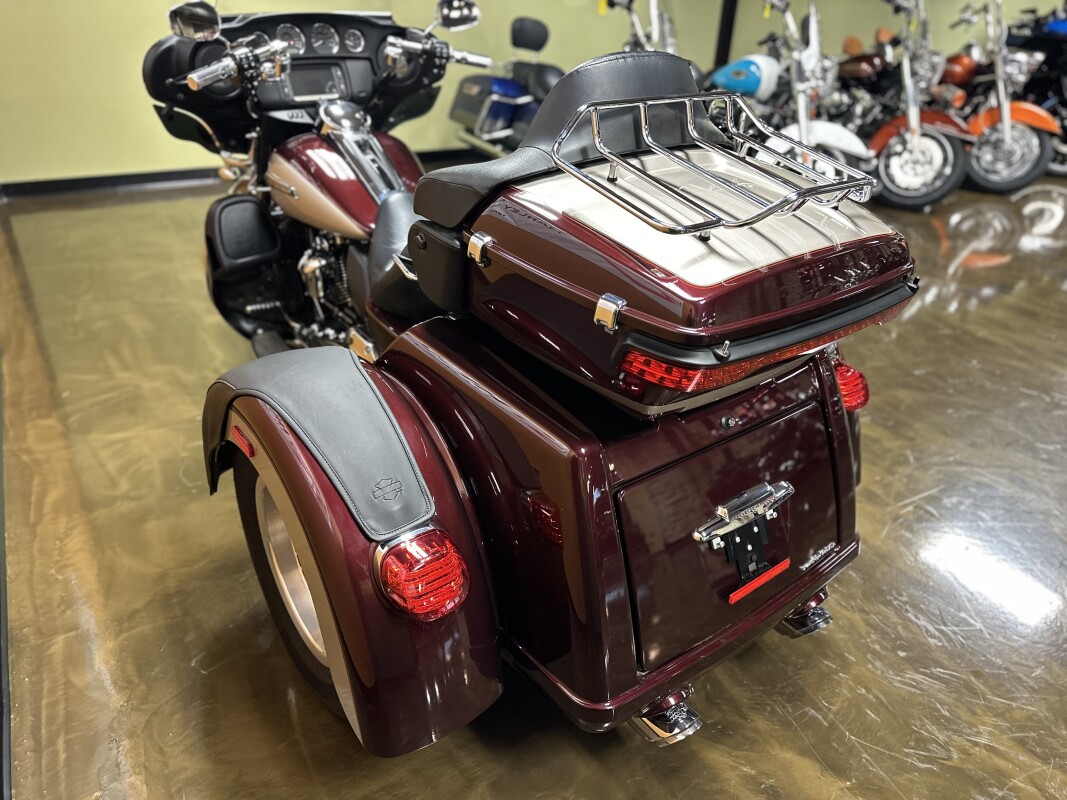 FLHTCUTG 2018 Tri Glide Ultra - Photo 10