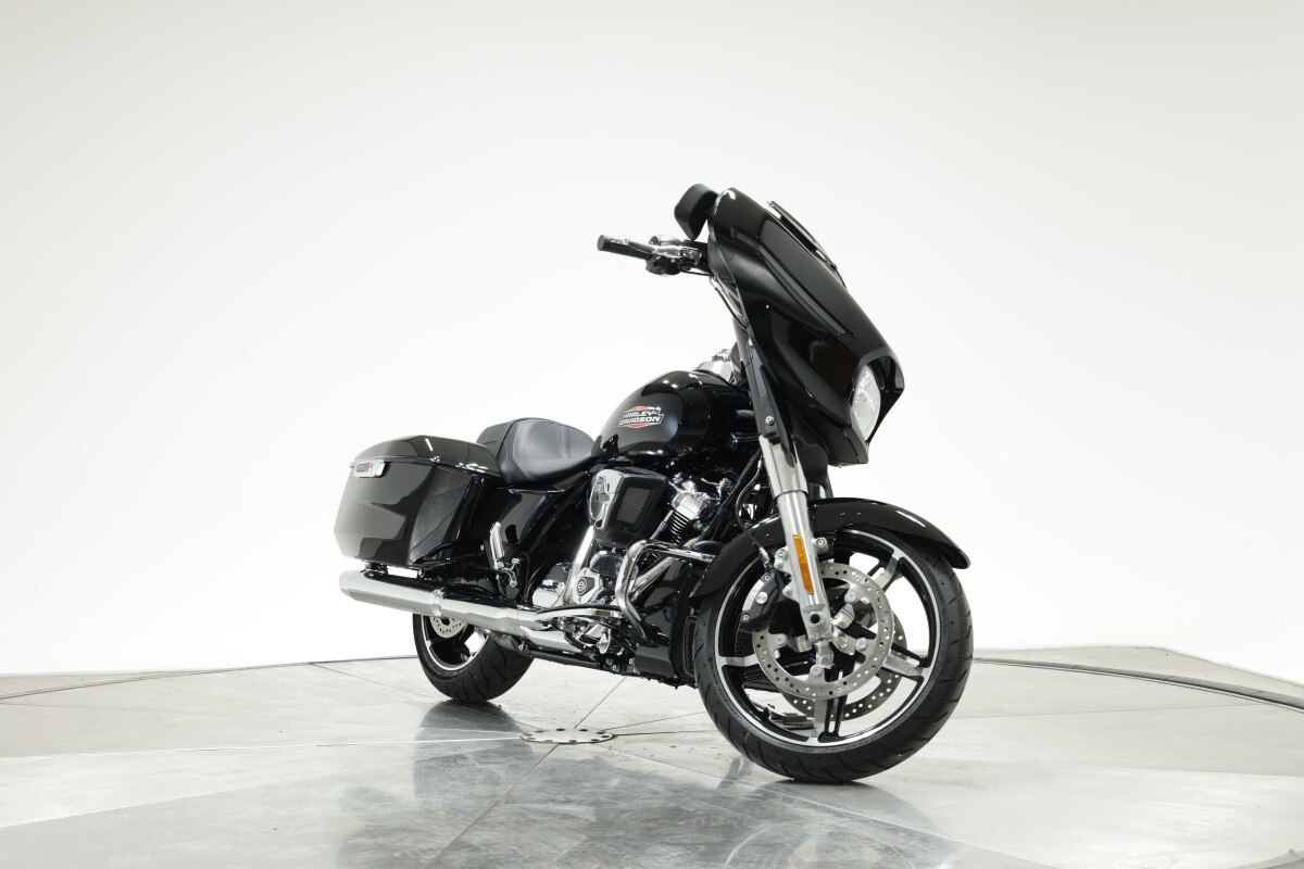 2025 Harley-Davidson FLHX Street Glide in Vivid Black with 10 miles - Photo 3