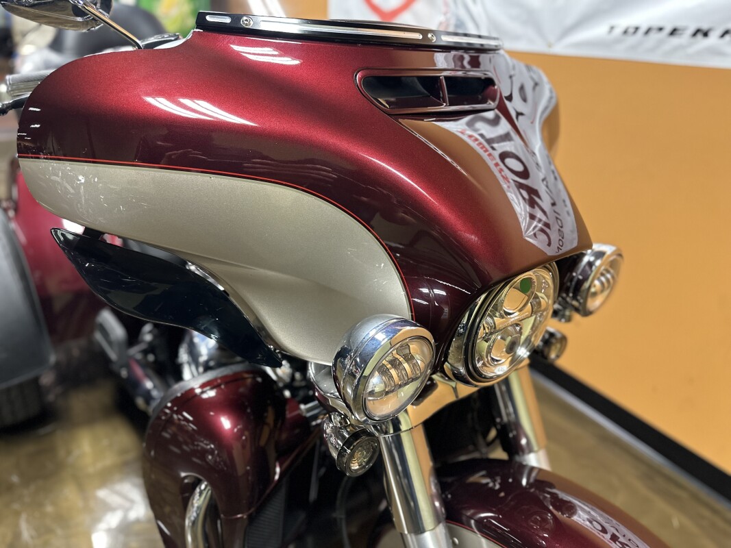 FLHTCUTG 2018 Tri Glide Ultra - Photo 2