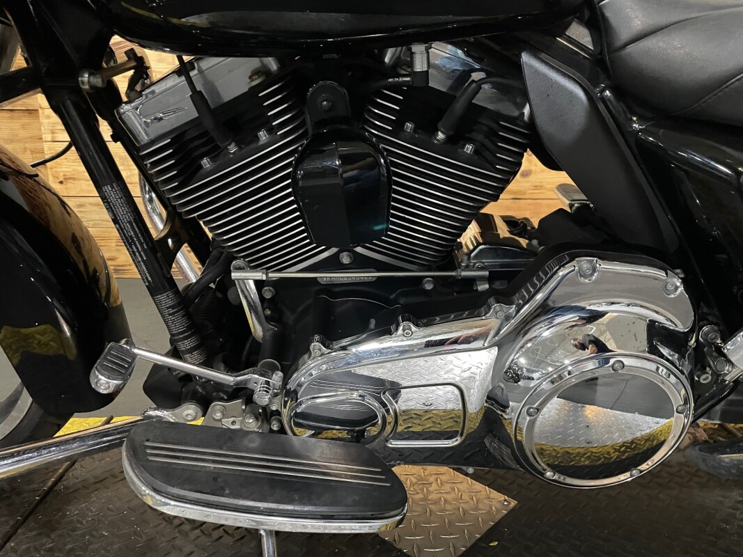 Harley-Davidson Road Glide 2016 FLTRX Vivid Black - Photo 8