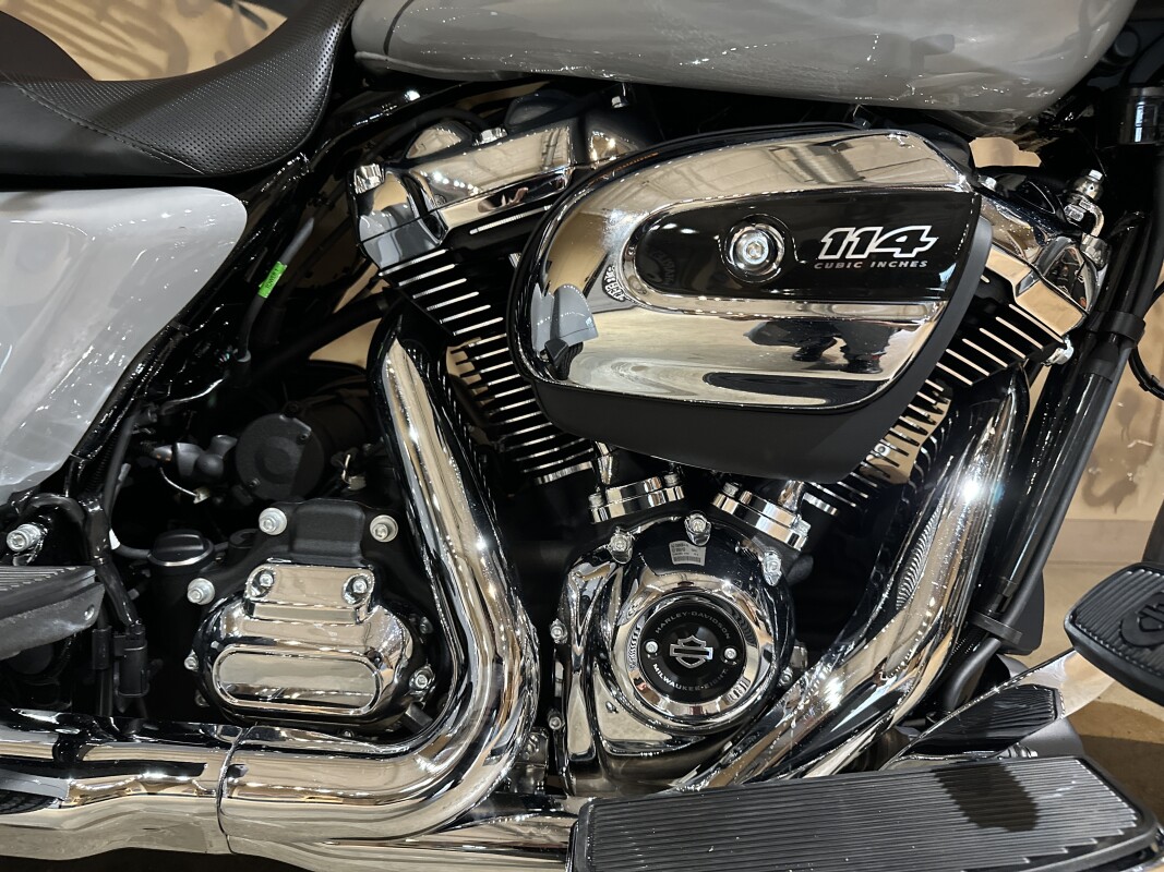 FLTRT 2025 Road Glide 3 - Photo 7