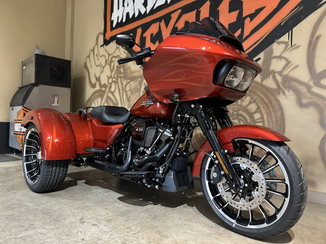 FLTRT 2025 Road Glide 3 - Photo 5