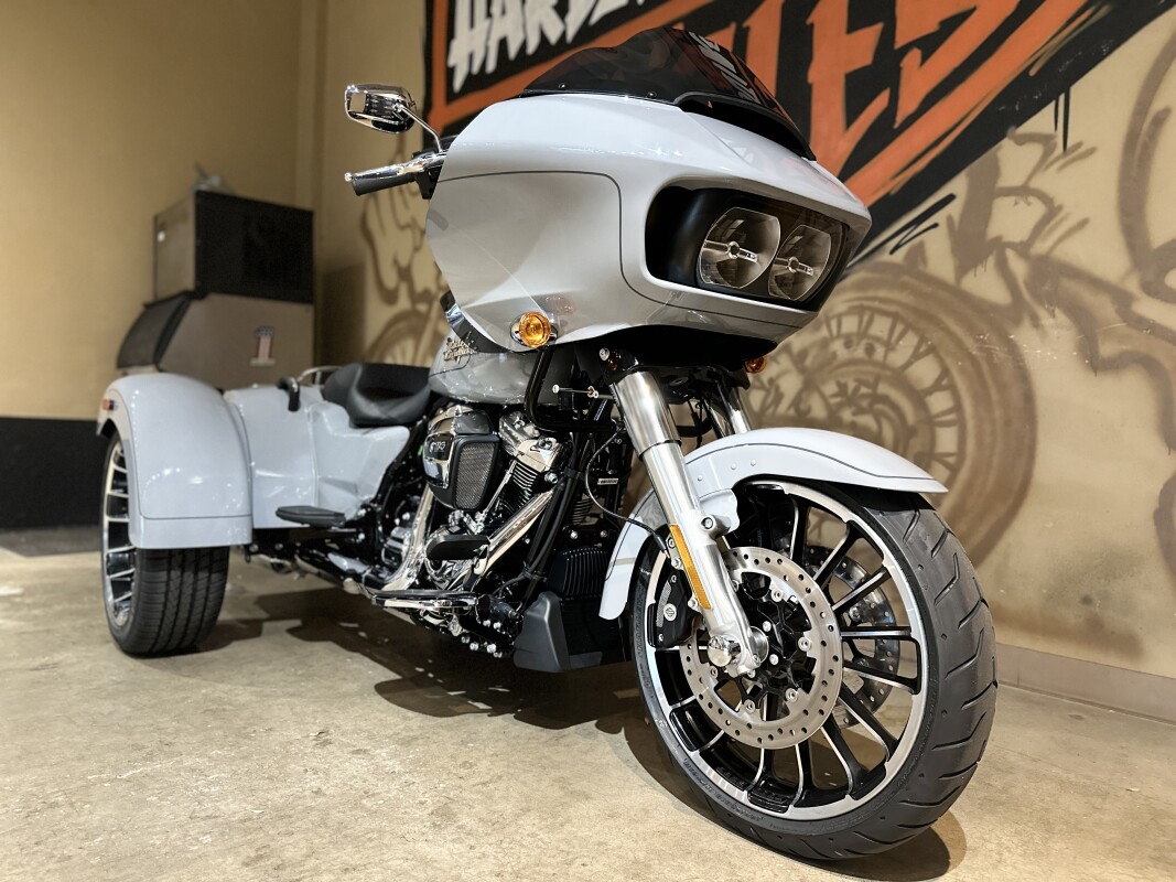 FLTRT 2025 Road Glide 3 - Photo 5
