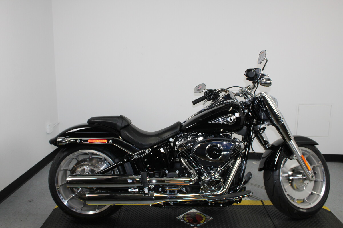 Harley-Davidson Fat Boy 2025 FLFB 84649389 VIVID BLACK W/ PINSTRIPE