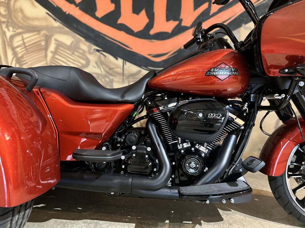 FLTRT 2025 Road Glide 3 - Photo 7
