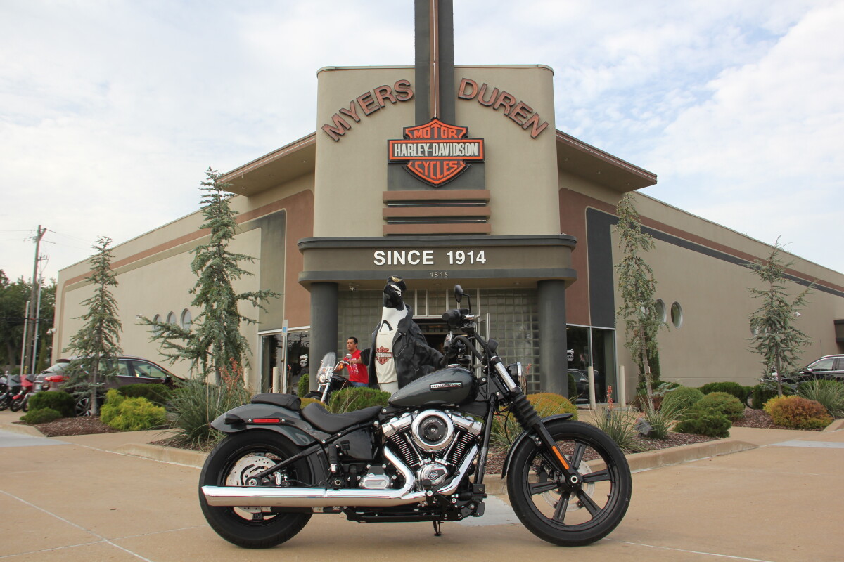 2025 Harley-Davidson Street Bob Iron Horse Metallic w/Cast Wheels