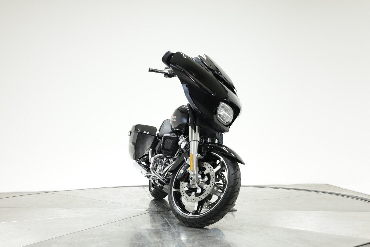 2025 Harley-Davidson FLHX Street Glide in Vivid Black with 10 miles - Photo 4
