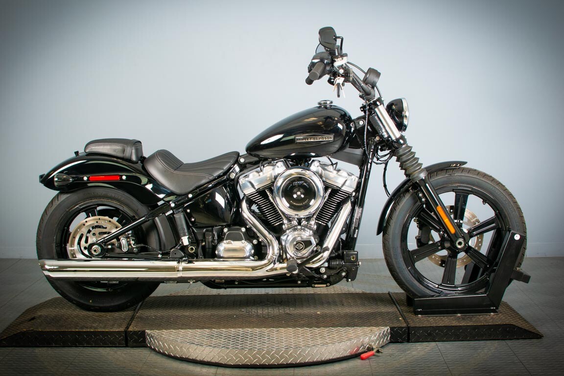 Used 2025 Vivid Black Harley-Davidson® Street Bob® 117 – FXBB