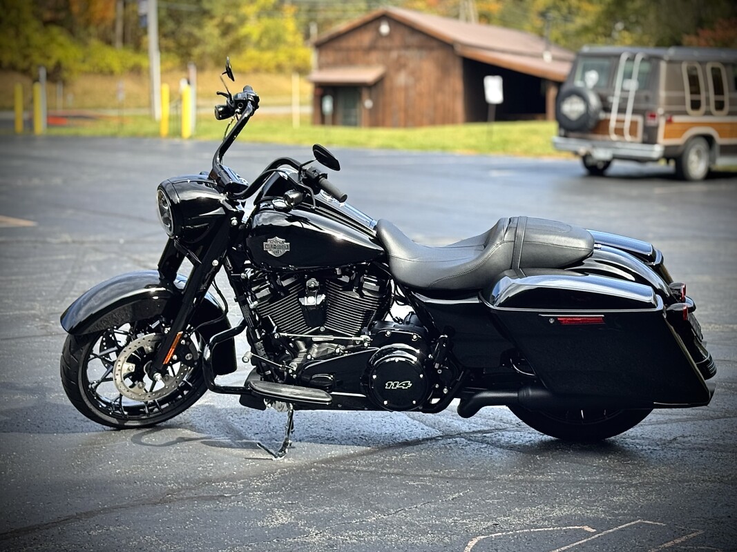 2025 Harley-Davidson Road King Special Vivid Black - Photo 2