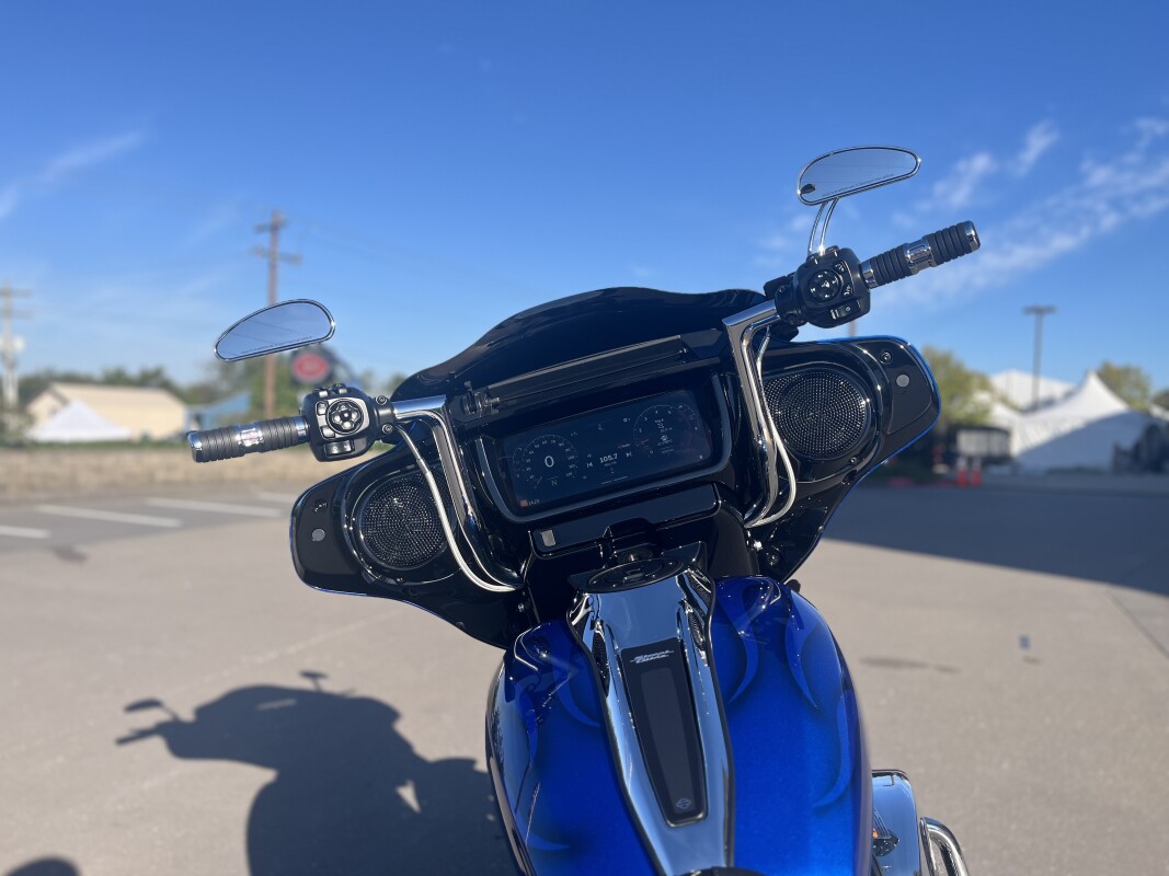 2025 Harley-Davidson Street Glide FLHX Blue Flame Custom paint - Photo 10